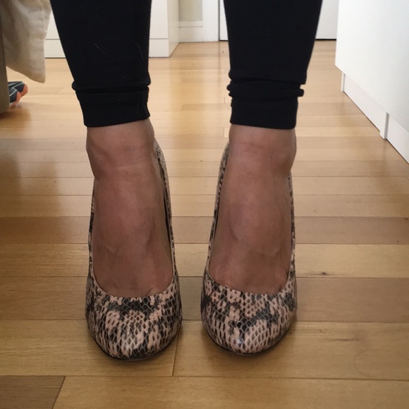 Pour La Victoire Pumps - Picture 5 of 8